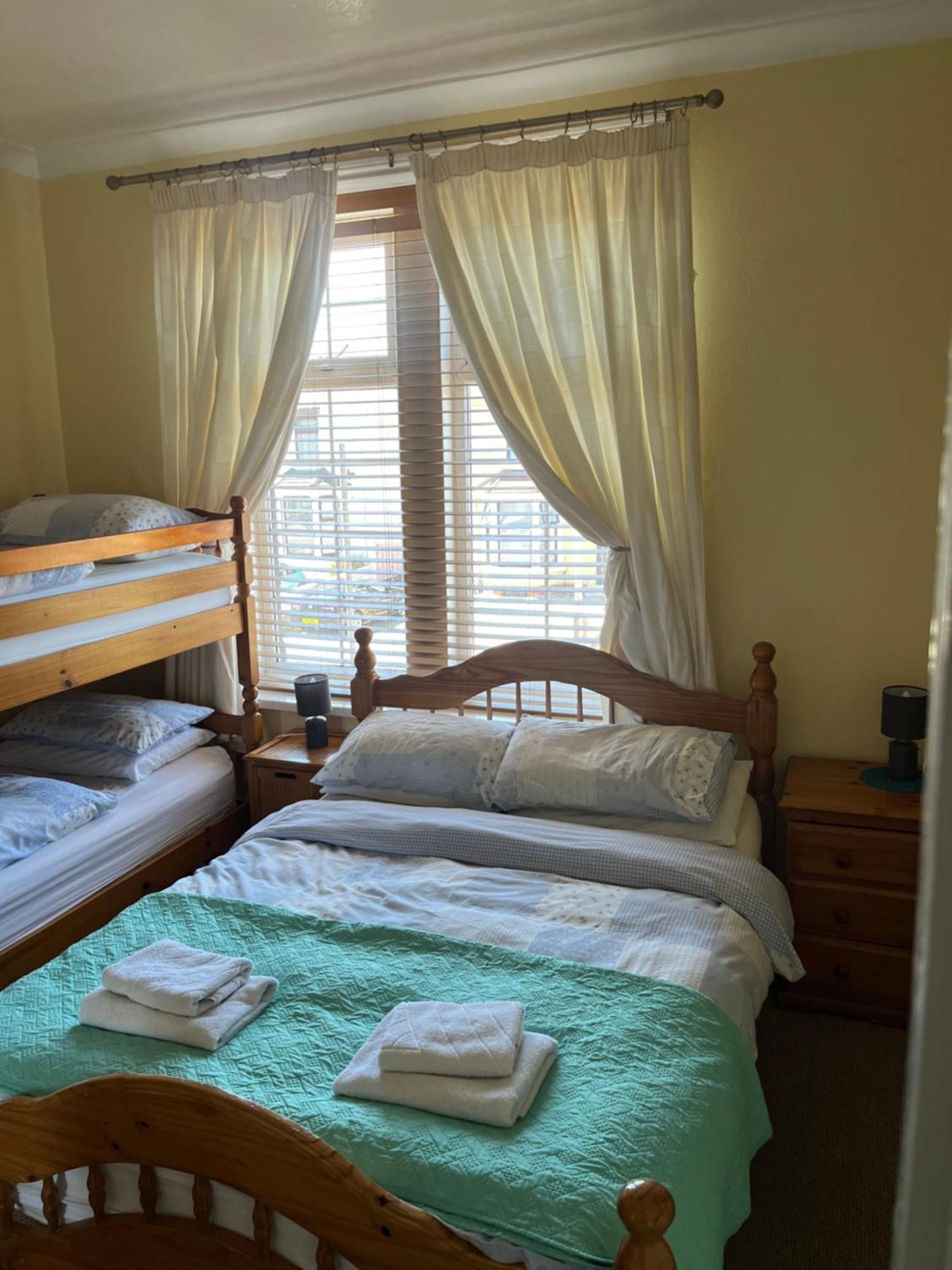 Marston Town Centre Villa Blackpool Ngoại thất bức ảnh